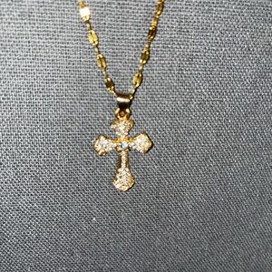 Elegant 14 k Gold Plated Cross Pendant Necklace